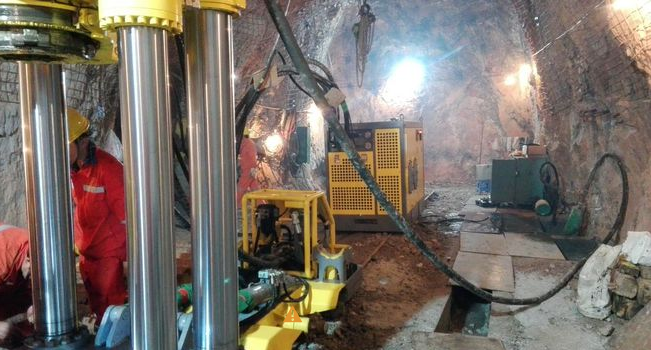 (定向鉆機(jī))千米定向鉆機(jī)區(qū)域瓦斯治理成功應(yīng)用現(xiàn)場會召開定向鉆機(jī)