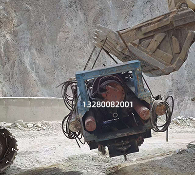 反井鉆機(jī)設(shè)備已順利運抵四川